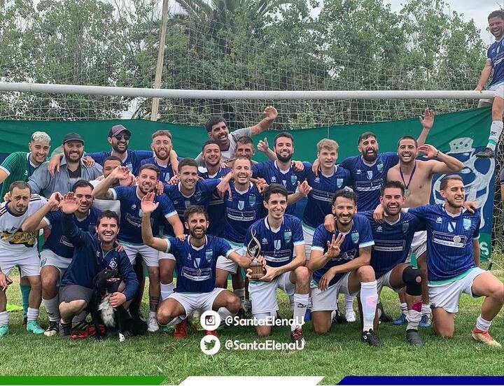 Plantel campeón de la divisional D en 2021