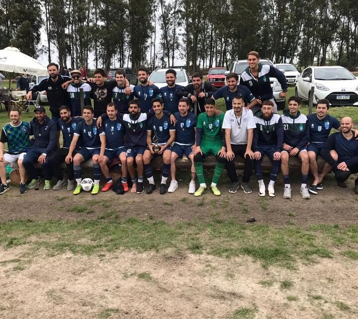 Plantel campeón de la divisional E en 2019
