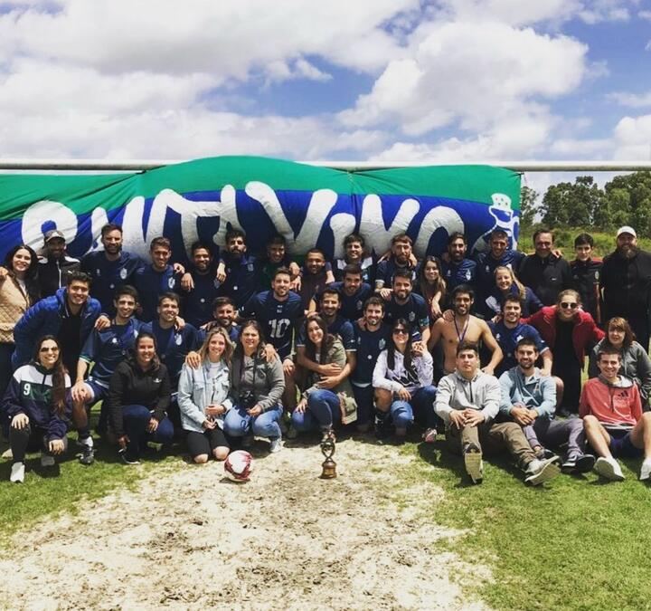 Plantel campeón de la divisional F en 2018