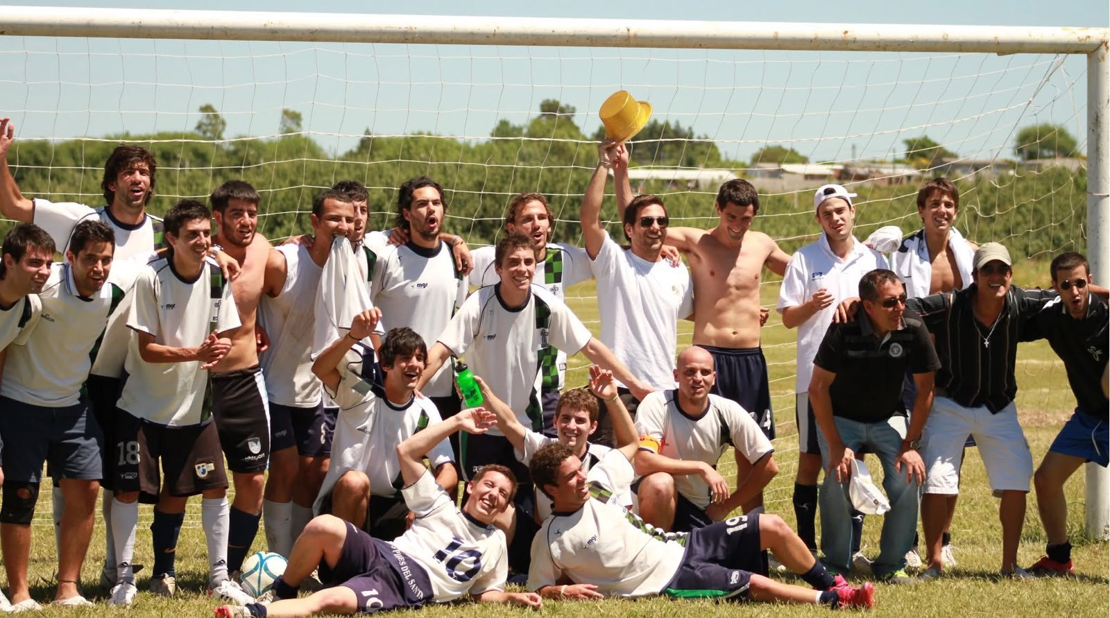 Plantel campeón de la divisional J Mayores en 2012