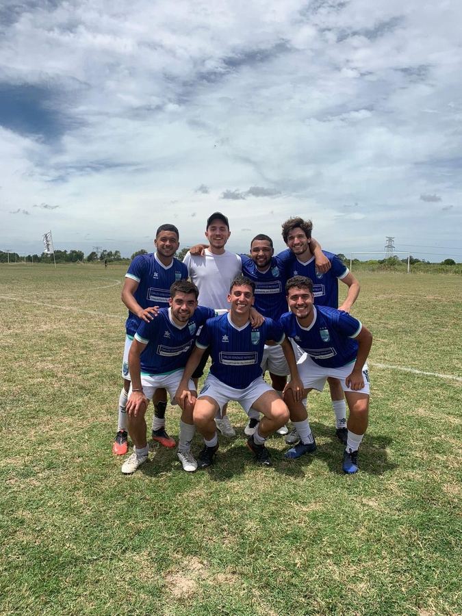 Plantel de Reserva festejando el ascenso a la A en 2021